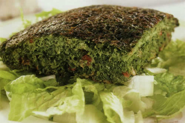 طرز تهیه کوکو سبزی با زرشک و مغز گردو